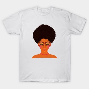 Woman with Afro, Glasses and Coral Beaded Jewelry (White Background) T-Shirt